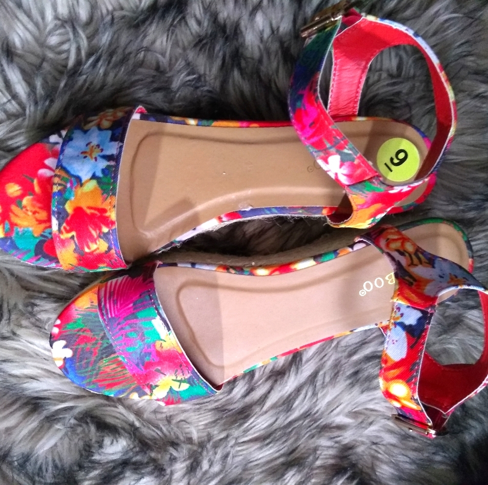 Hawaii Style wedges for women
